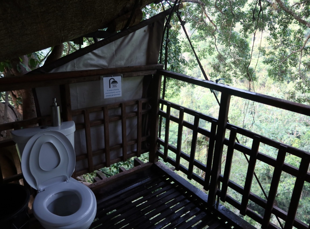 Badkamer boomhut gibbon experience